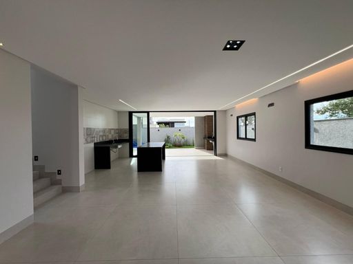 Sobrado 4 suítes Parqville Jacarandá, 263m² construídos,