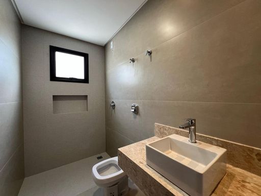 Sobrado 4 suítes Parqville Jacarandá, 263m² construídos,