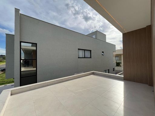Sobrado 4 suítes Parqville Jacarandá, 263m² construídos,