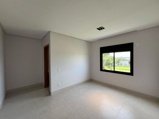 Sobrado 4 suítes Parqville Jacarandá, 263m² construídos,