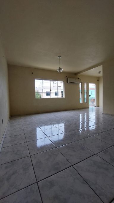 sala ampla com ar condicionado