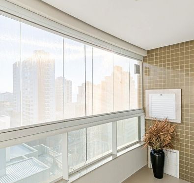 Varanda com churrasqueira a carvão