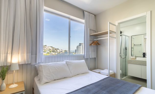 Dormitório e banheiro