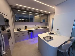 Cozinha mobiliada e equipada