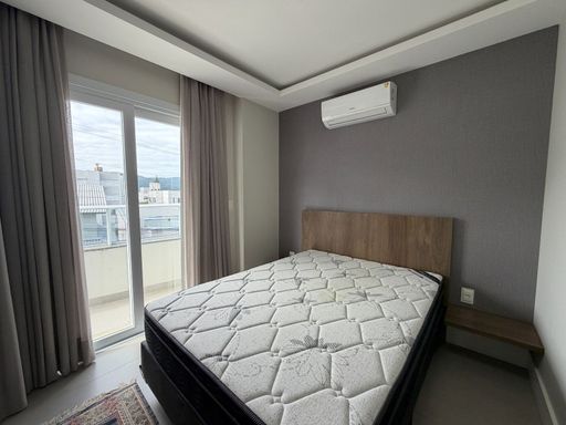 Suíte climatizada e com saída para varanda