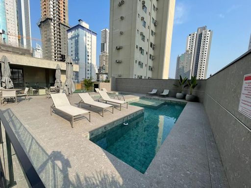 Piscina adulto e piscina infantil