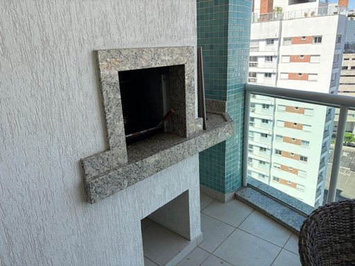 Churrasqueira a carvão