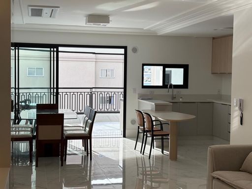 Living integrando salas e cozinha