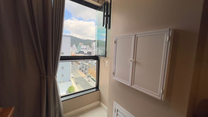 Sacada fechada com churrasqueira a carvão