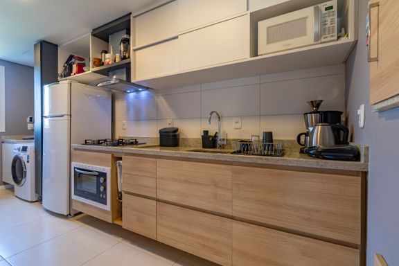 Cozinha mobiliada e equipada