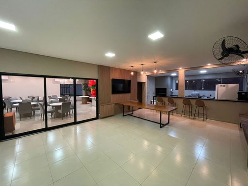 espaco goumert junto com salão de festa