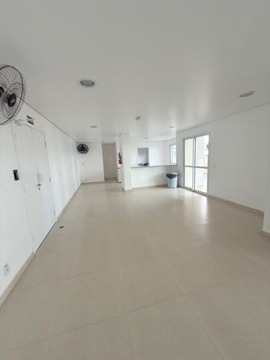 Salão de festas com forno de pizza e churrasqueira