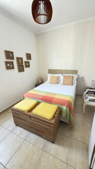 Suite 1 - cama de casal, armários e ar condicionado