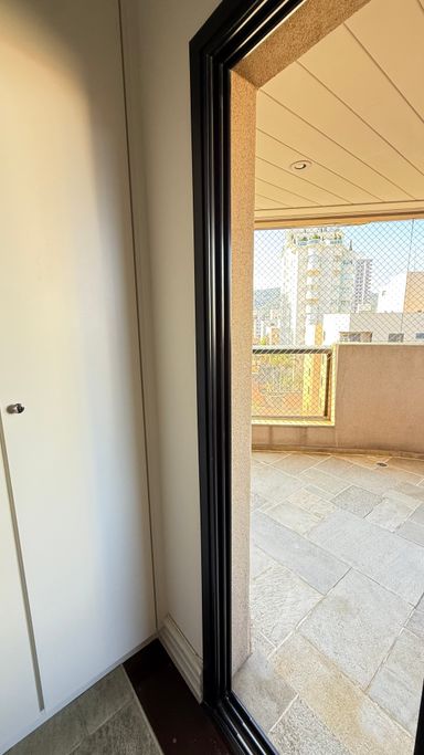 Suíte 2 - saida para a varanda.