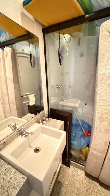 Quarto de empregada com banheiro