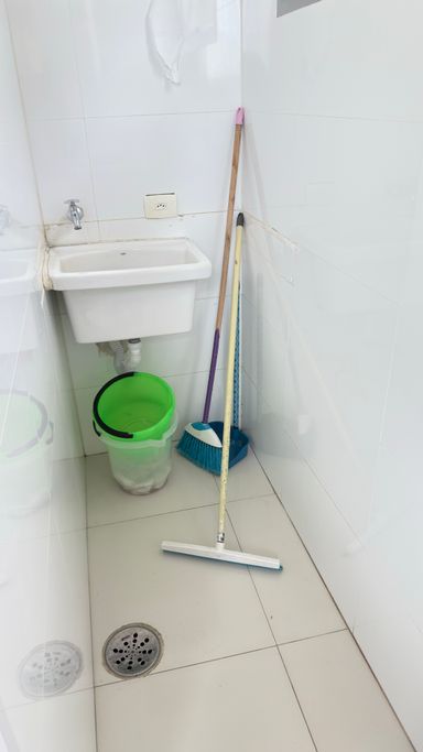 Lavandeira ao lado da cozinha