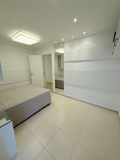 Suíte 1- cama box e ar condicionado, armários e saída para a varanda