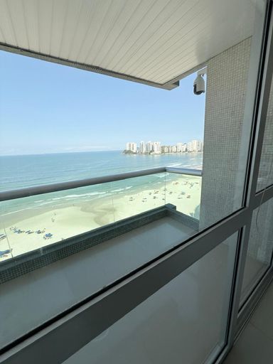 Varanda com vista mar da praia de Pitangueiras e Astúrias
