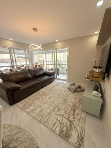 Sala de jantar, integrada com sala de estar e varanda