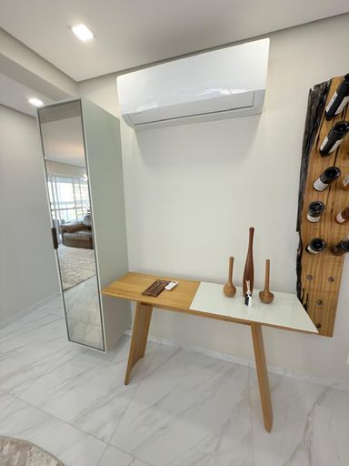 Sala de jantar, integrada com sala de estar e varanda