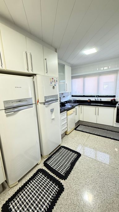 Cozinha completa com todos utensilios domesticos