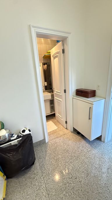 Quarto de empregada com banheiro