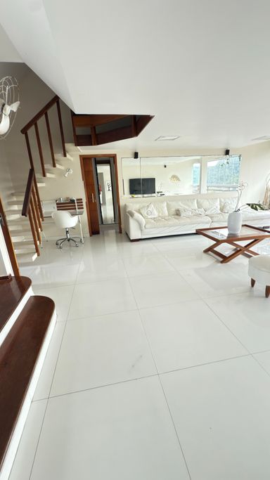 Sala de estar com vista panorâmica