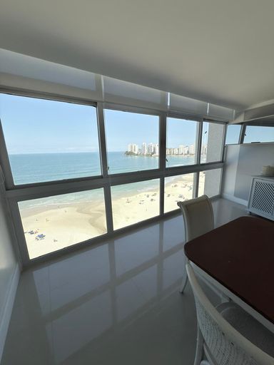 Varanda com vista mar da praia de Pitangueiras e Astúrias