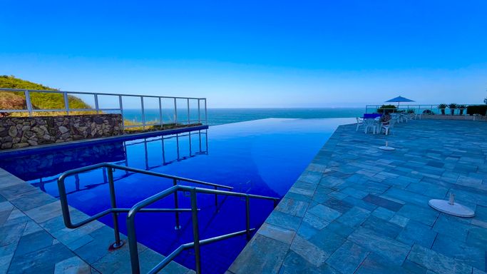 piscina borda infinita do condominio
