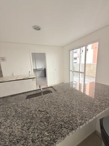 Salão de festas com forno de pizza e churrasqueira