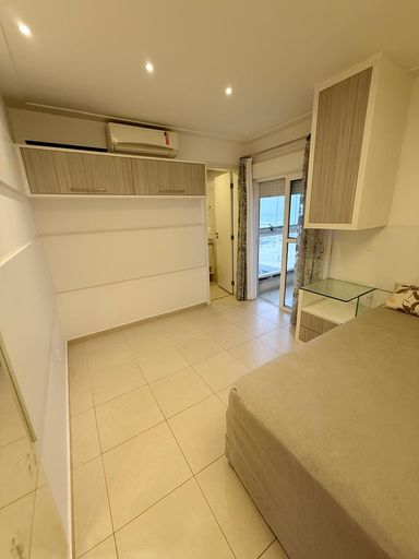 Suíte 1- cama box, armários, ar condicionado e saída para a varanda