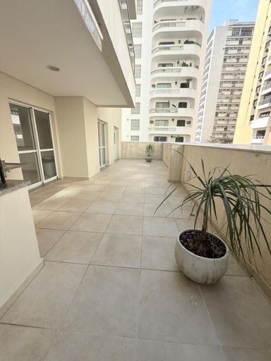 Salão de festas com forno de pizza e churrasqueira