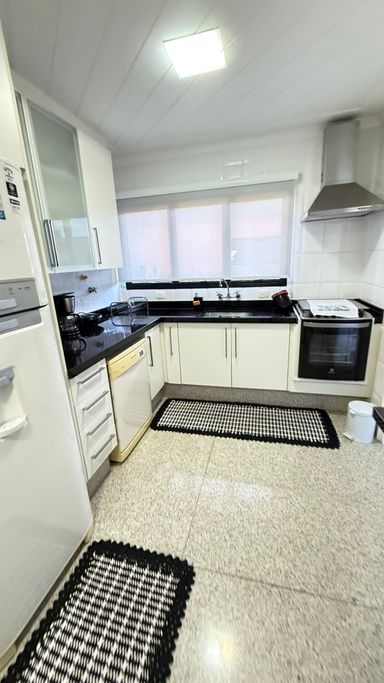 Cozinha completa com todos utensilios domesticos