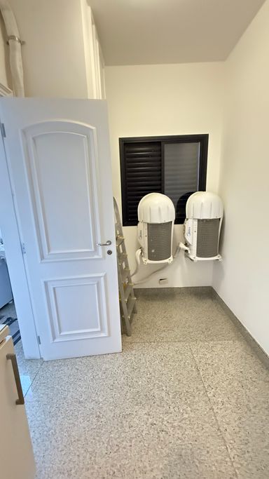 Quarto de empregada com banheiro