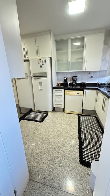 Cozinha completa com todos utensilios domesticos