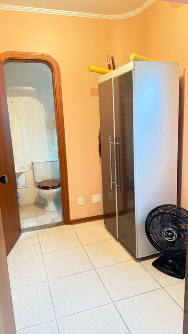 quarto de empregada com banheiro