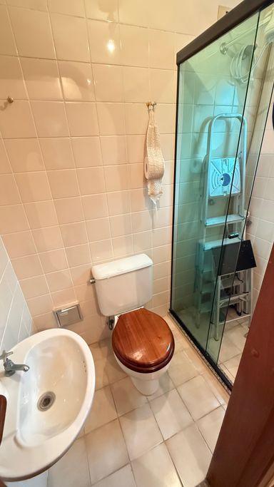 Banheiro do quarto de empregada.