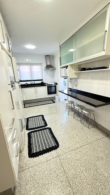 Cozinha completa com todos utensilios domesticos