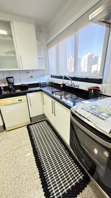 Cozinha completa com todos utensilios domesticos