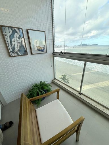 Sala de estar com vista para o mar