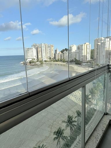 Sala de estar com vista para o mar, climatizada