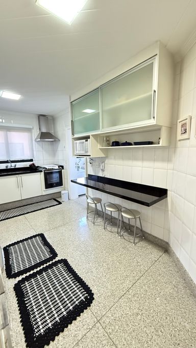 Cozinha completa com todos utensilios domesticos