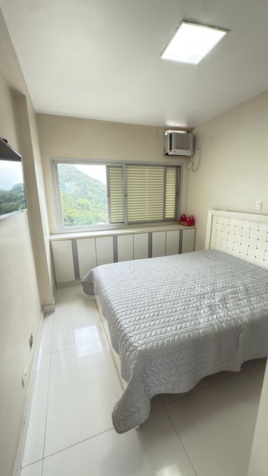 Suite 1 cama de casal e armários embutidos