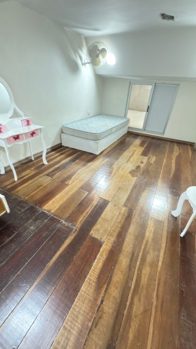 Mezanino com 2 quartos e 1 banheiro