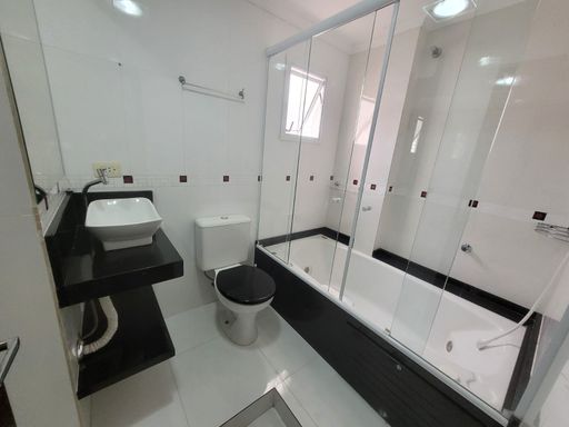 Banheiro social com hidromassagem