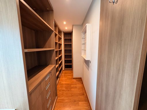 Closet suite