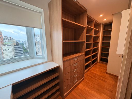 Closet suite