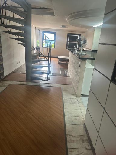 Excelente apartamento duplex no coração do Juvevê