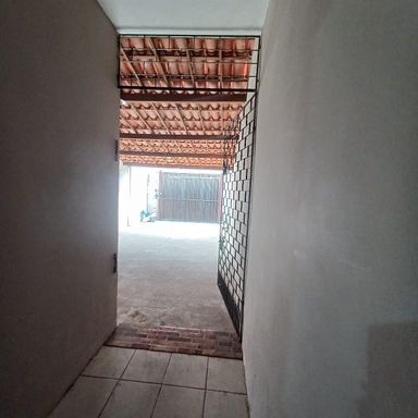 🏡 VENDE-SE – Excelente oportunidade no Bom Jardim!
Casa medindo 4,5m x 25m, muito bem distribuída e com ótimo aproveitamento de espaço.
Características do imóvel:
02 quartos
01 banheiro
Garagem ampla: 8m x 4,5m
Quintal espaçoso
Lavanderia
Casa toda forrada
Garagem coberta
Portão automático
Informações adicionais:
Aceita veículo como parte do pagamento
Aceita financiar
Escritura particular