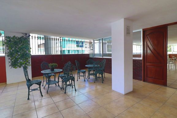 Espaço de convivência para relaxamento e lazer.